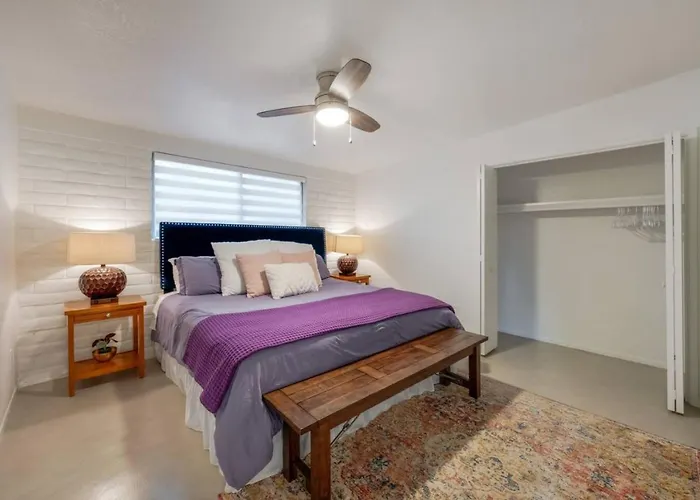 Cozy And Bright, 2 Bedroom 1 Ba, Central, Spotless Apartment *