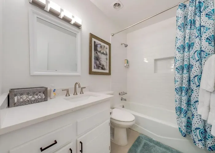 Cozy And Bright, 2 Bedroom 1 Ba, Central, Spotless