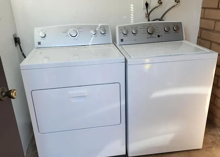 Cozy And Bright, 2 Bedroom 1 Ba, Central, Spotless Apartment