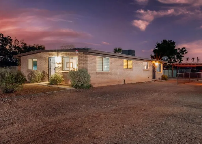 Cozy And Bright, 2 Bedroom 1 Ba, Central, Spotless Apartment *