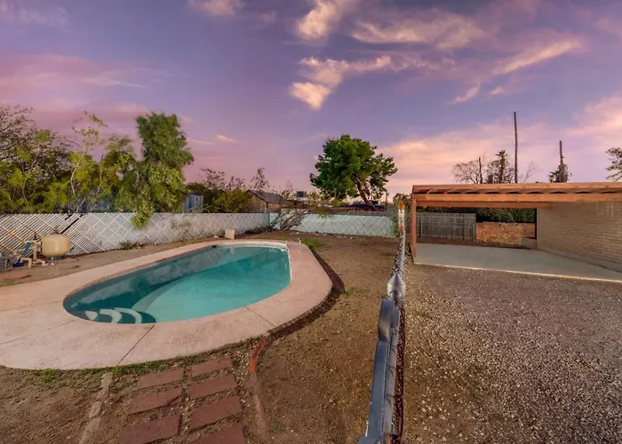 Cozy And Bright, 2 Bedroom 1 Ba, Central, Spotless Apartment *