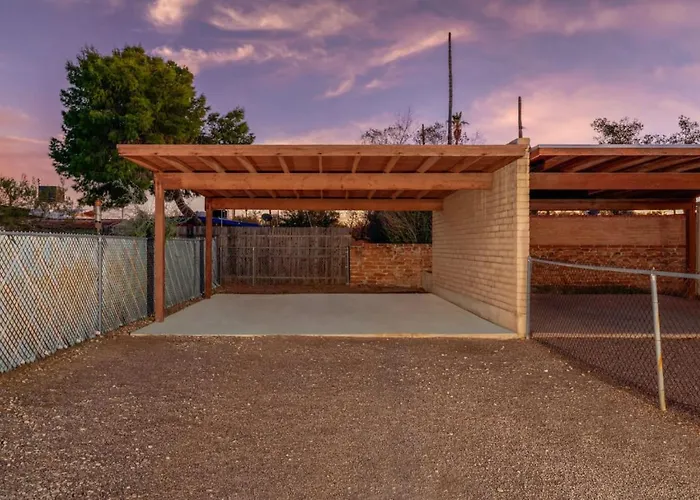 Cozy And Bright, 2 Bedroom 1 Ba, Central, Spotless Apartment *